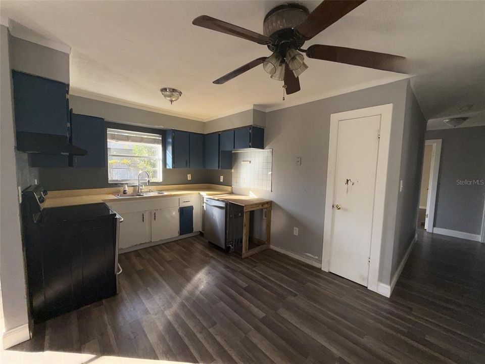 En Venta: $234,900 (3 camas, 2 baños, 1380 Pies cuadrados)