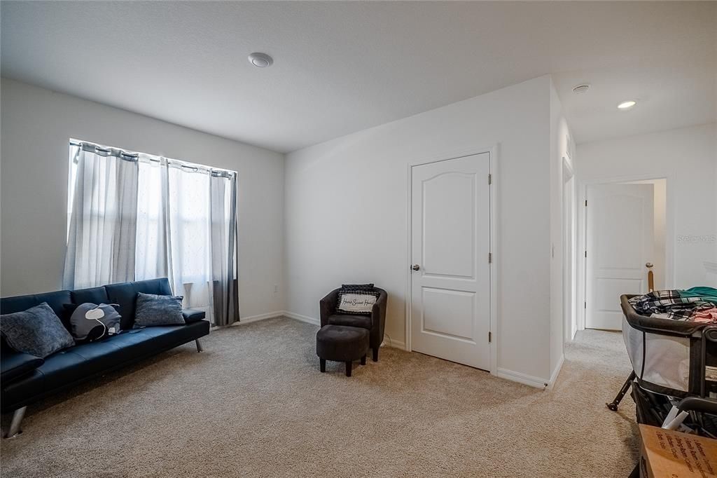 For Rent: $2,850 (5 beds, 3 baths, 2609 Square Feet)