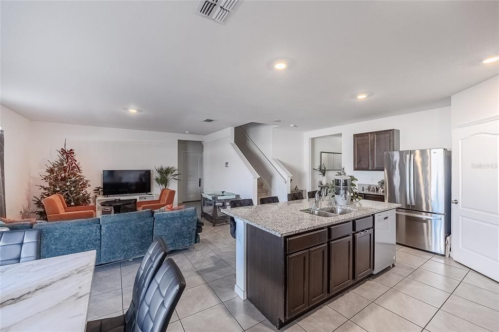 For Rent: $2,850 (5 beds, 3 baths, 2609 Square Feet)