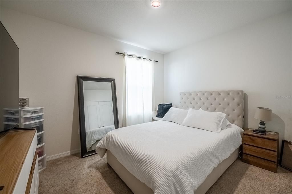 For Rent: $2,850 (5 beds, 3 baths, 2609 Square Feet)