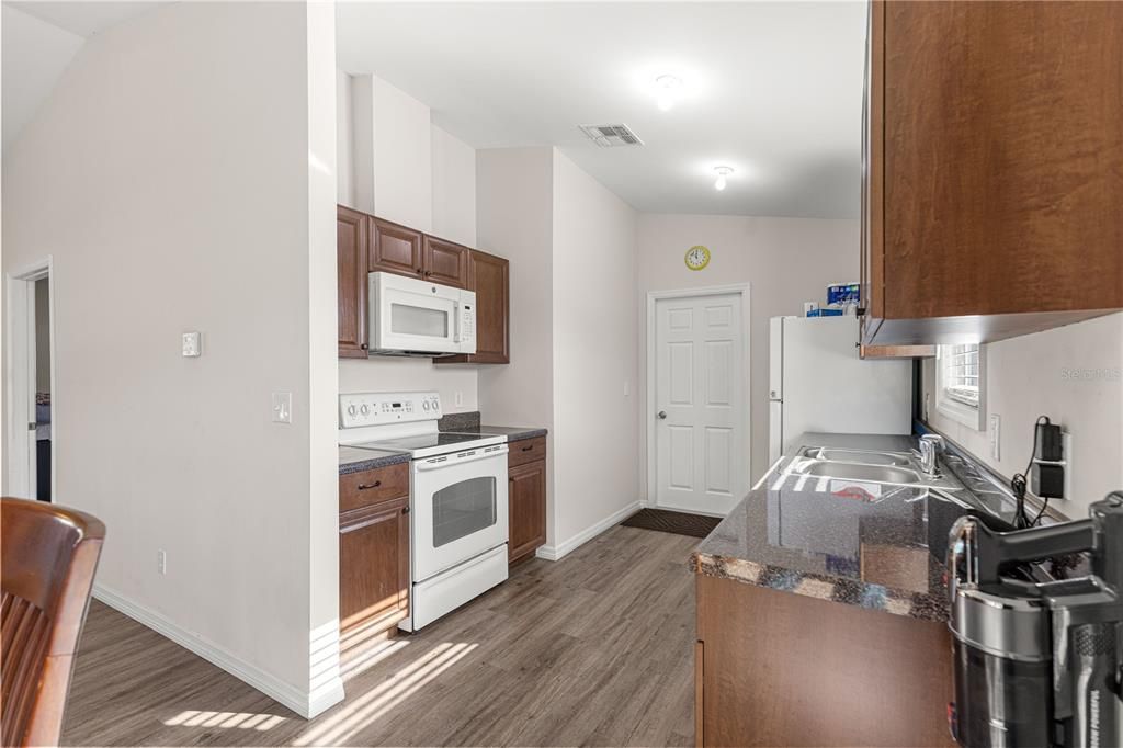 En Venta: $237,000 (3 camas, 2 baños, 1402 Pies cuadrados)