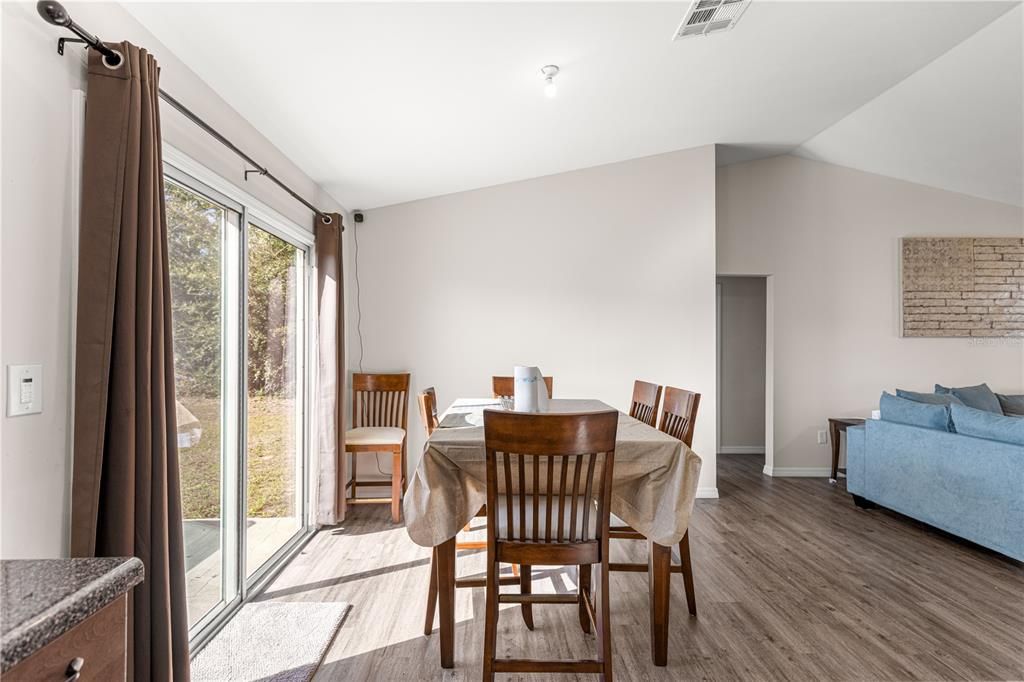 En Venta: $237,000 (3 camas, 2 baños, 1402 Pies cuadrados)