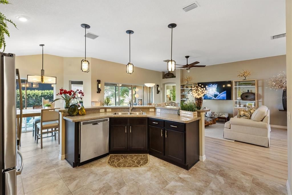 En Venta: $579,000 (3 camas, 2 baños, 1939 Pies cuadrados)