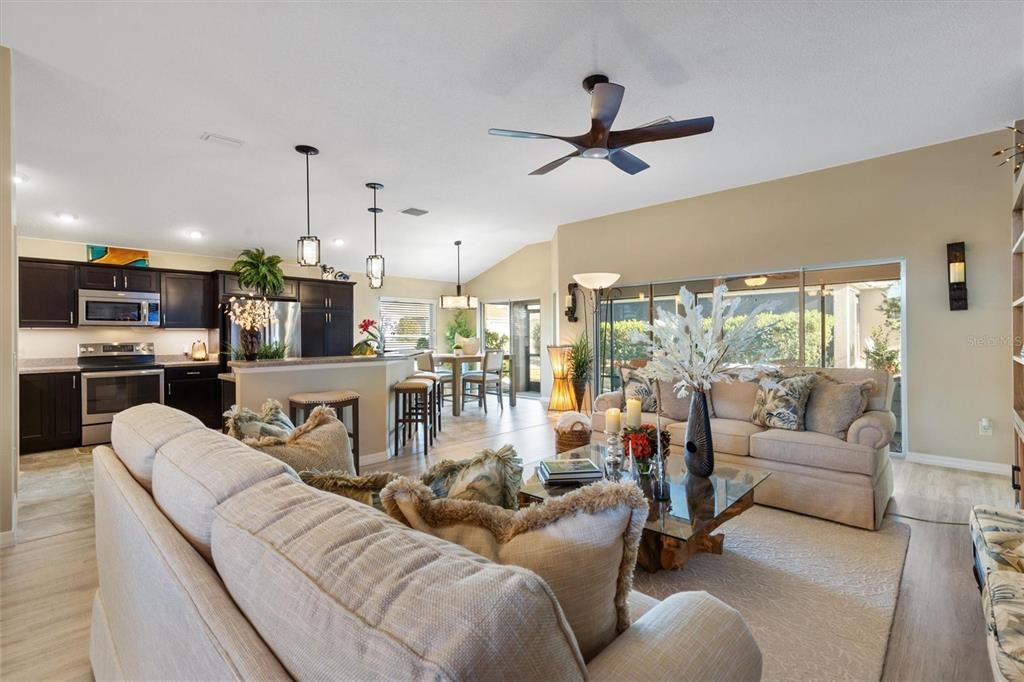 En Venta: $579,000 (3 camas, 2 baños, 1939 Pies cuadrados)