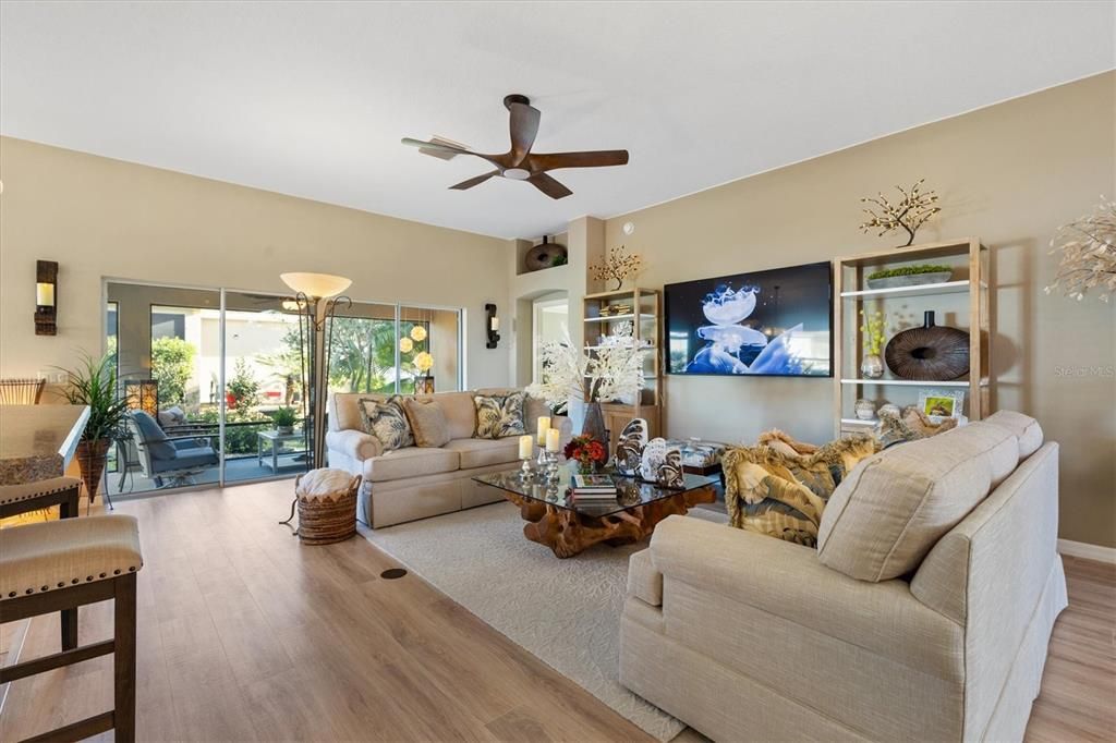 En Venta: $579,000 (3 camas, 2 baños, 1939 Pies cuadrados)