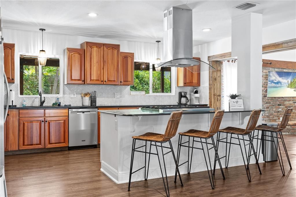 待售: $950,000 (5 贝兹, 3 浴室, 3728 平方英尺)