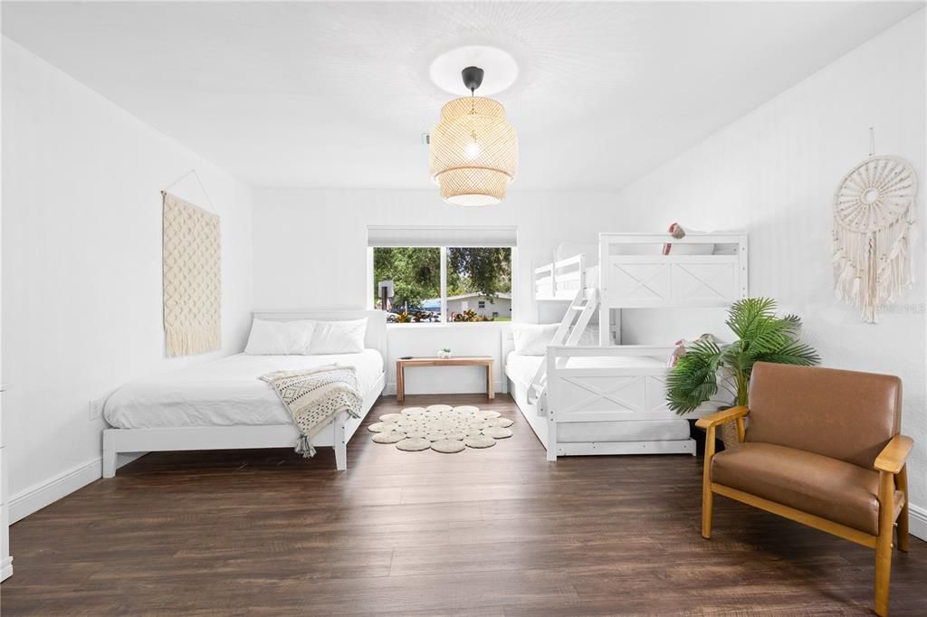 待售: $950,000 (5 贝兹, 3 浴室, 3728 平方英尺)