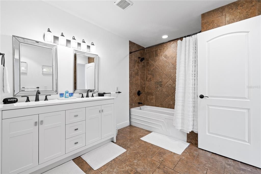 待售: $950,000 (5 贝兹, 3 浴室, 3728 平方英尺)