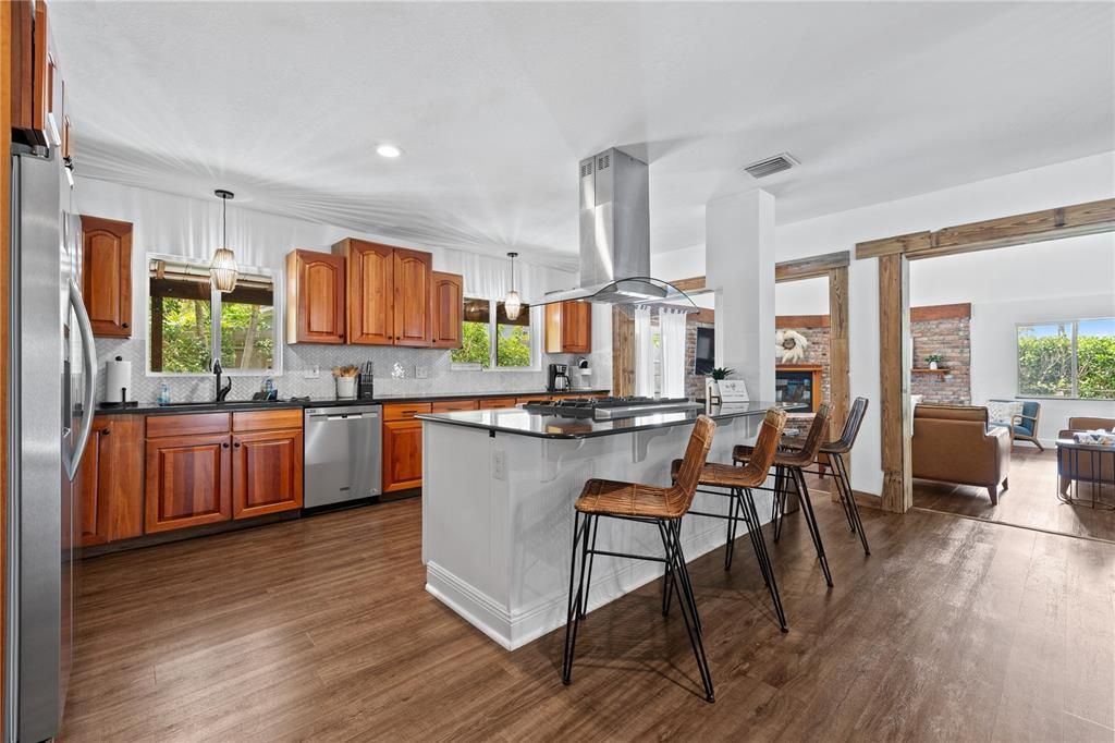 待售: $950,000 (5 贝兹, 3 浴室, 3728 平方英尺)