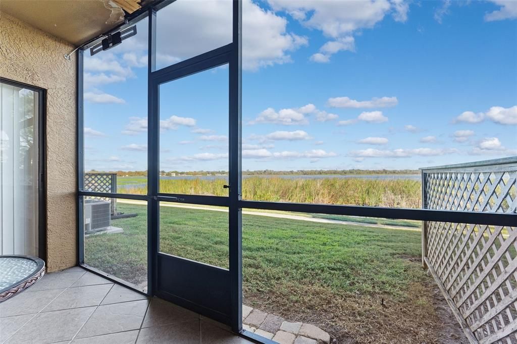 На продажу: $209,900 (2 спален, 2 ванн, 1018 Квадратных фут)