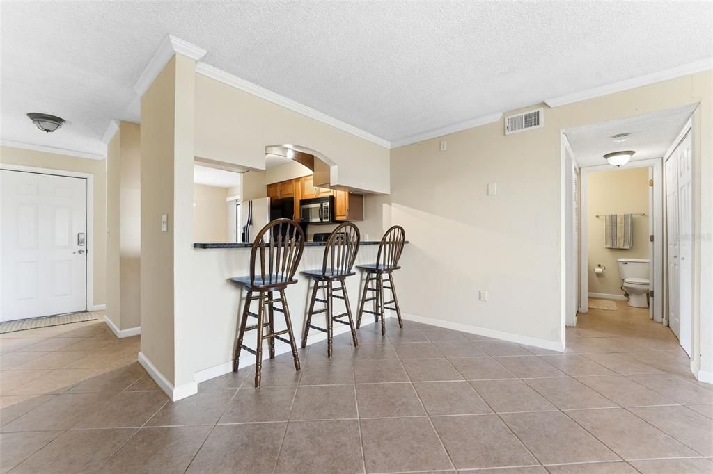 На продажу: $209,900 (2 спален, 2 ванн, 1018 Квадратных фут)