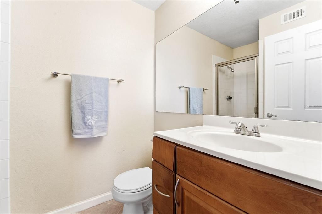 На продажу: $209,900 (2 спален, 2 ванн, 1018 Квадратных фут)