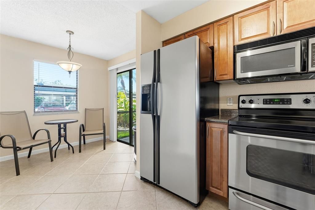 На продажу: $209,900 (2 спален, 2 ванн, 1018 Квадратных фут)