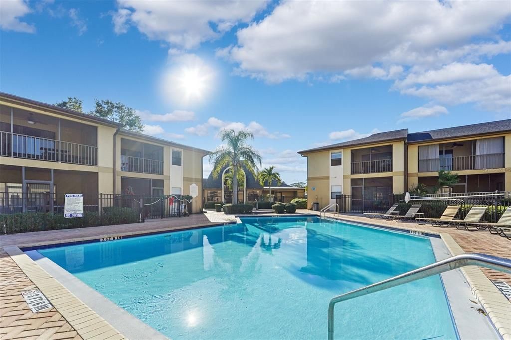 На продажу: $209,900 (2 спален, 2 ванн, 1018 Квадратных фут)