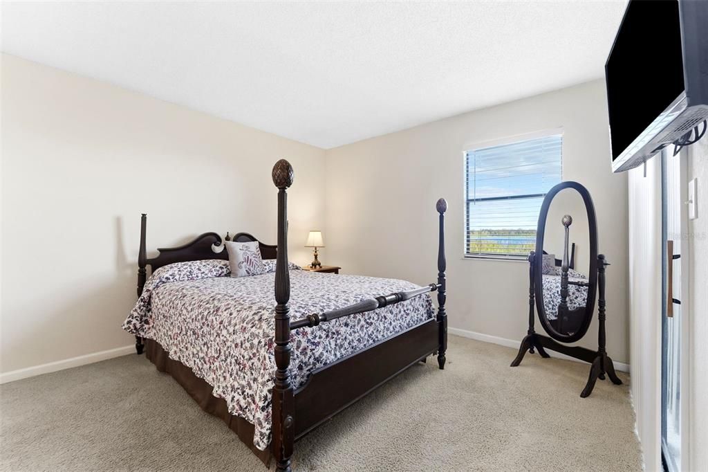 На продажу: $209,900 (2 спален, 2 ванн, 1018 Квадратных фут)