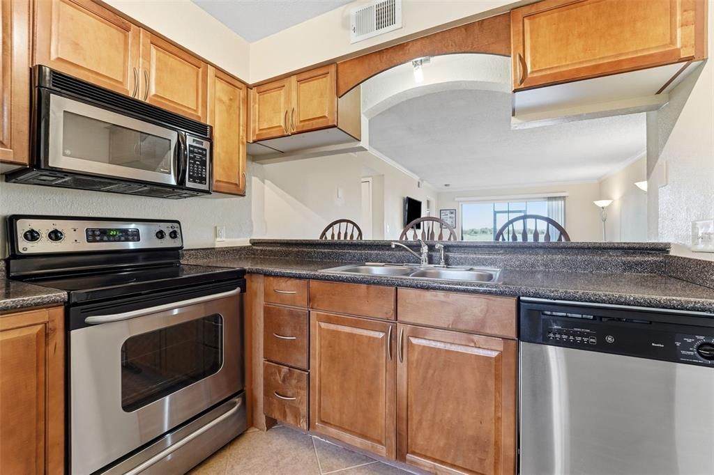 На продажу: $209,900 (2 спален, 2 ванн, 1018 Квадратных фут)