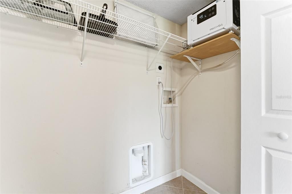 На продажу: $209,900 (2 спален, 2 ванн, 1018 Квадратных фут)