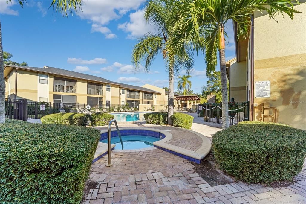 На продажу: $209,900 (2 спален, 2 ванн, 1018 Квадратных фут)