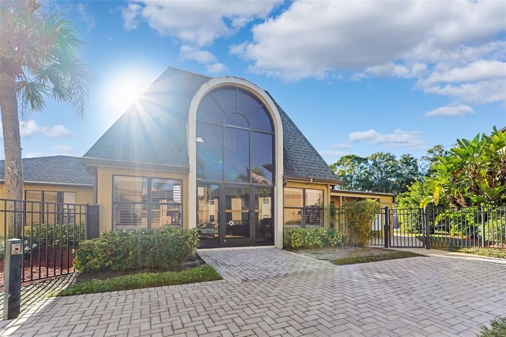 На продажу: $209,900 (2 спален, 2 ванн, 1018 Квадратных фут)