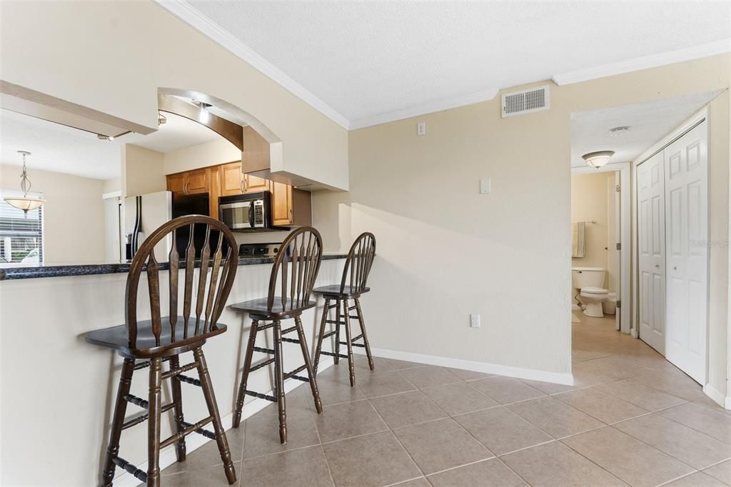 На продажу: $209,900 (2 спален, 2 ванн, 1018 Квадратных фут)