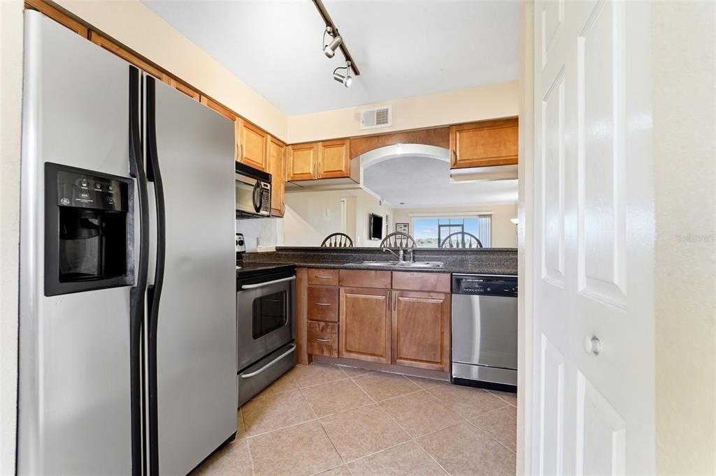 На продажу: $209,900 (2 спален, 2 ванн, 1018 Квадратных фут)