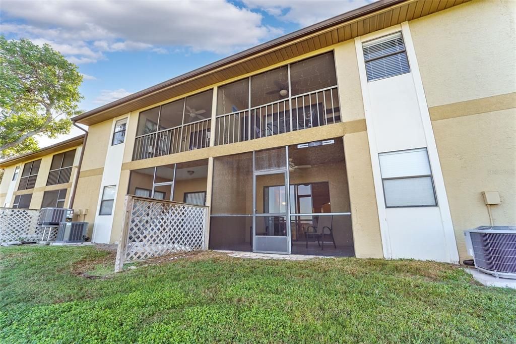 На продажу: $209,900 (2 спален, 2 ванн, 1018 Квадратных фут)