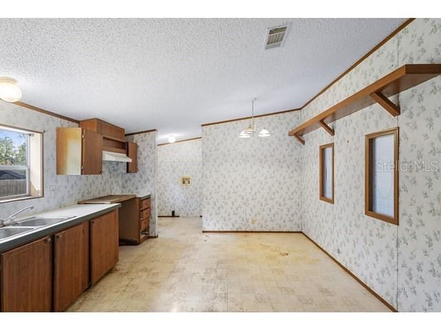 For Sale: $89,950 (3 beds, 2 baths, 1296 Square Feet)