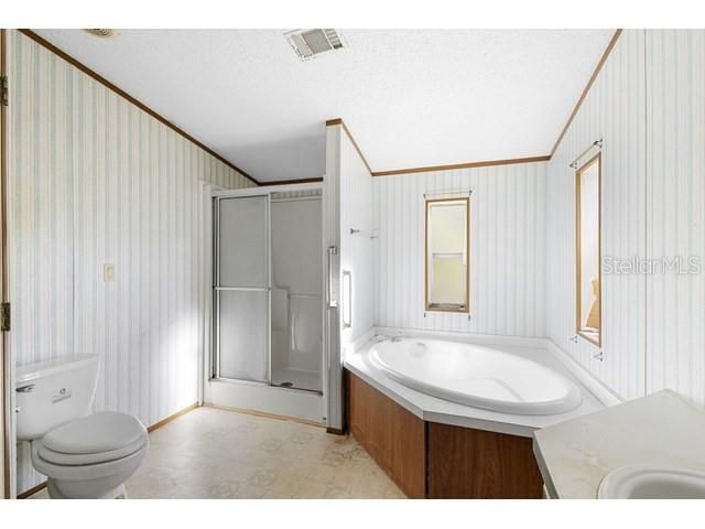 For Sale: $89,950 (3 beds, 2 baths, 1296 Square Feet)