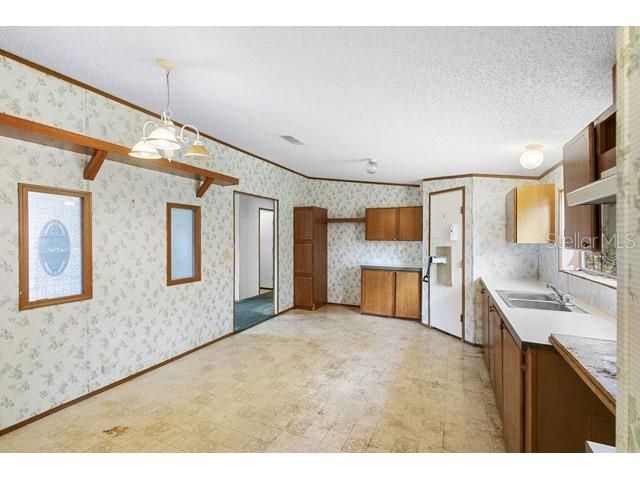For Sale: $89,950 (3 beds, 2 baths, 1296 Square Feet)