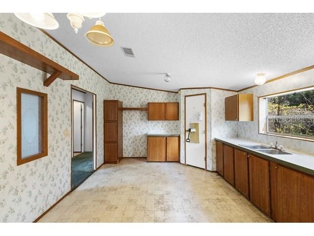 For Sale: $89,950 (3 beds, 2 baths, 1296 Square Feet)