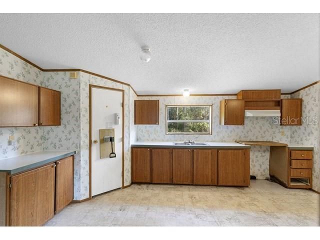 For Sale: $89,950 (3 beds, 2 baths, 1296 Square Feet)