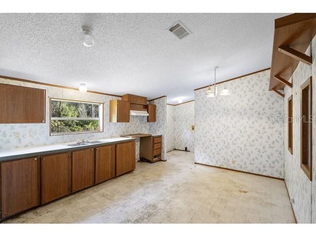 For Sale: $89,950 (3 beds, 2 baths, 1296 Square Feet)