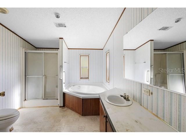 For Sale: $89,950 (3 beds, 2 baths, 1296 Square Feet)