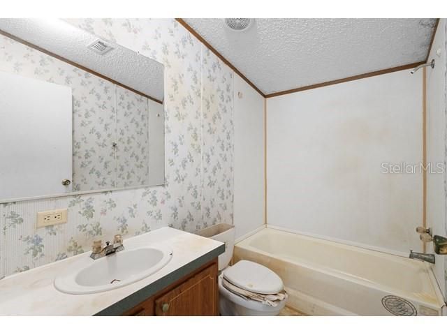 For Sale: $89,950 (3 beds, 2 baths, 1296 Square Feet)