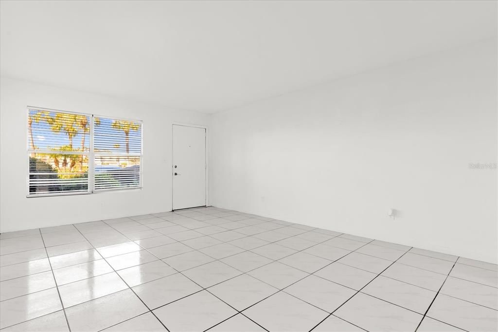 待售: $130,000 (2 贝兹, 2 浴室, 1345 平方英尺)