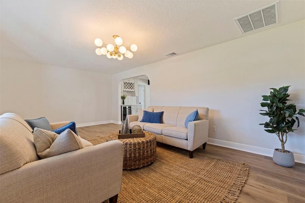 待售: $1,150,000 (3 贝兹, 2 浴室, 1690 平方英尺)