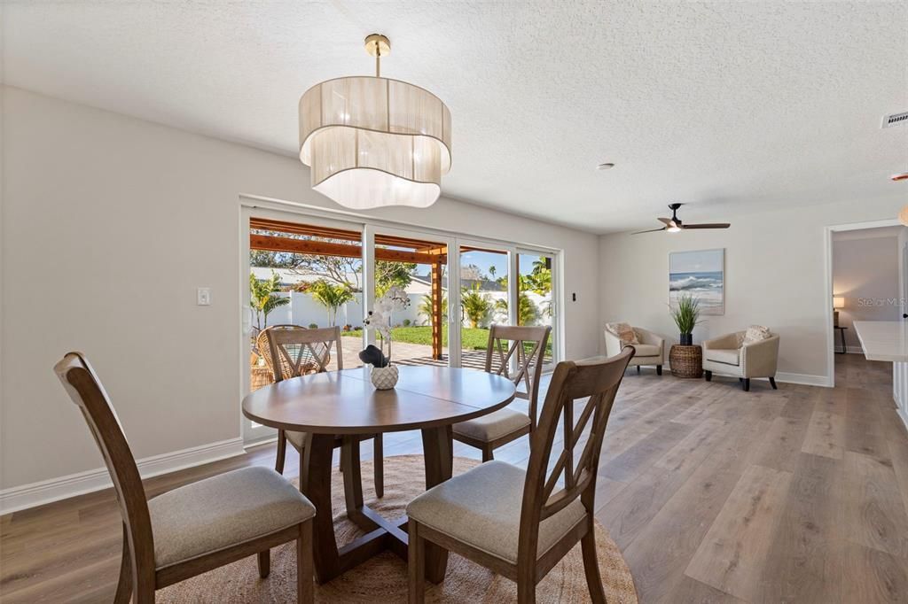 待售: $1,150,000 (3 贝兹, 2 浴室, 1690 平方英尺)