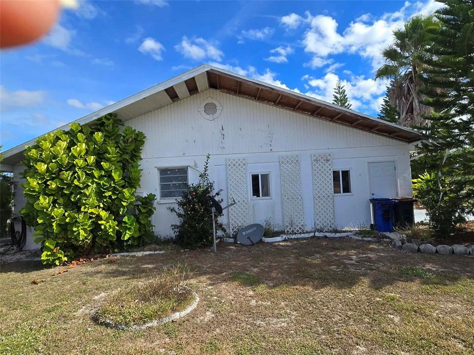 For Sale: $90,000 (2 beds, 2 baths, 1180 Square Feet)