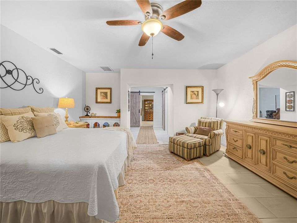 En Venta: $475,000 (4 camas, 2 baños, 2563 Pies cuadrados)