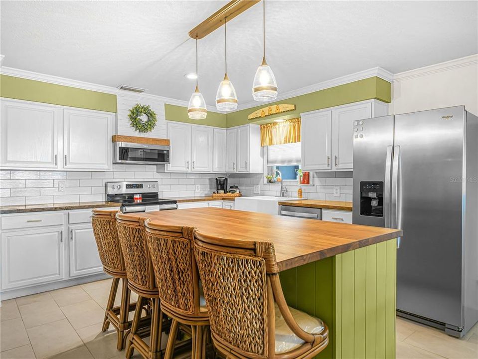 En Venta: $475,000 (4 camas, 2 baños, 2563 Pies cuadrados)