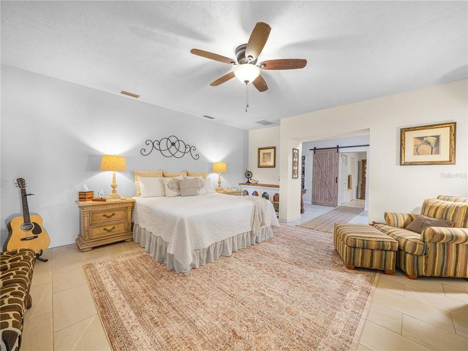 En Venta: $475,000 (4 camas, 2 baños, 2563 Pies cuadrados)