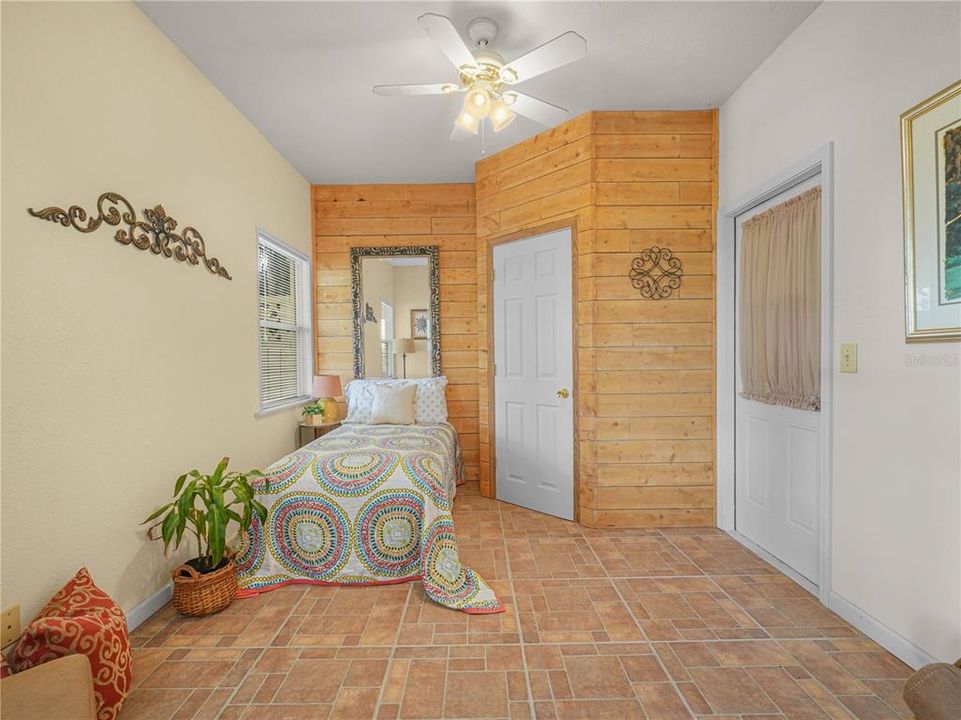 En Venta: $475,000 (4 camas, 2 baños, 2563 Pies cuadrados)