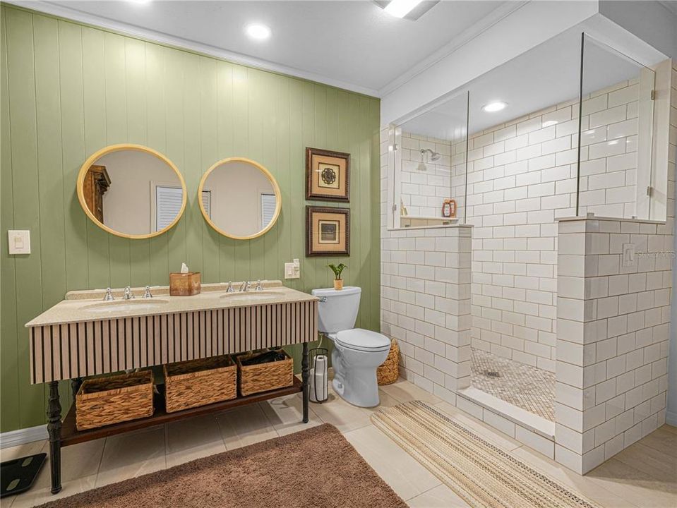 En Venta: $475,000 (4 camas, 2 baños, 2563 Pies cuadrados)