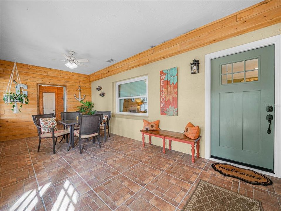 En Venta: $475,000 (4 camas, 2 baños, 2563 Pies cuadrados)