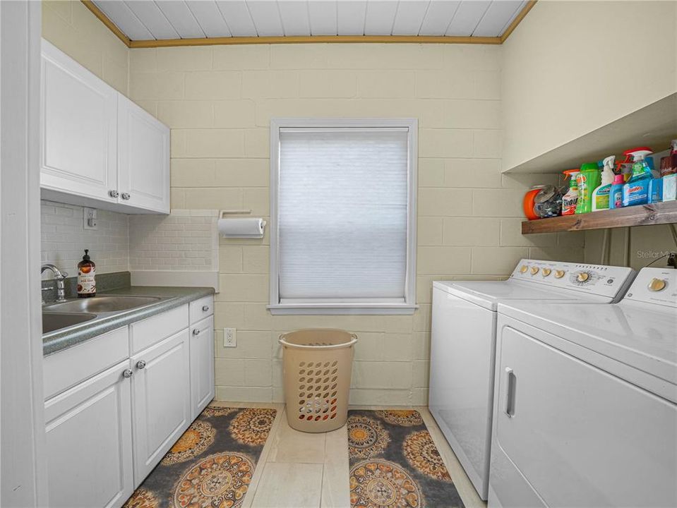 En Venta: $475,000 (4 camas, 2 baños, 2563 Pies cuadrados)