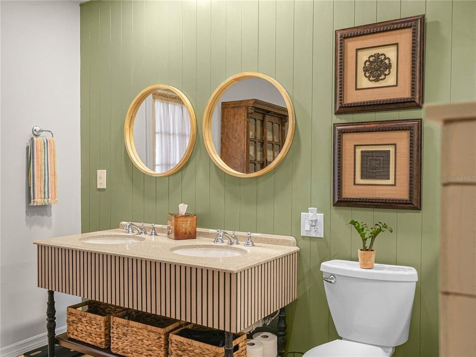 En Venta: $475,000 (4 camas, 2 baños, 2563 Pies cuadrados)