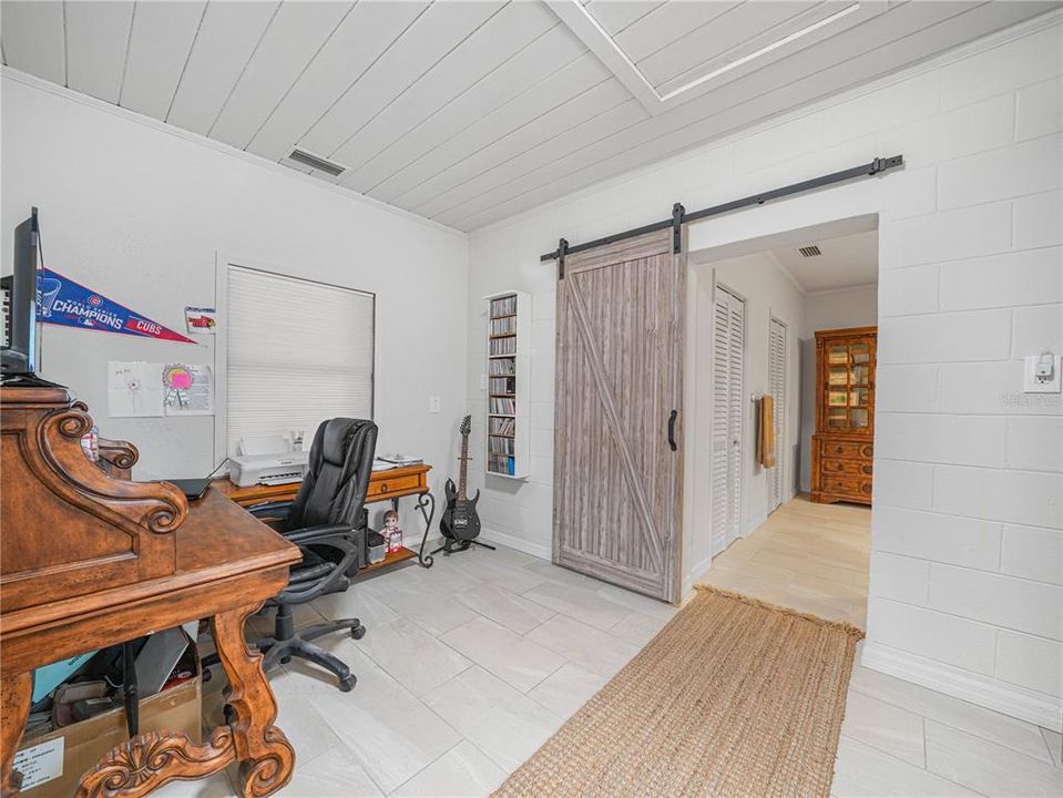 En Venta: $475,000 (4 camas, 2 baños, 2563 Pies cuadrados)