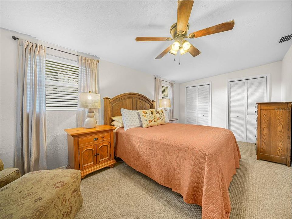 En Venta: $475,000 (4 camas, 2 baños, 2563 Pies cuadrados)