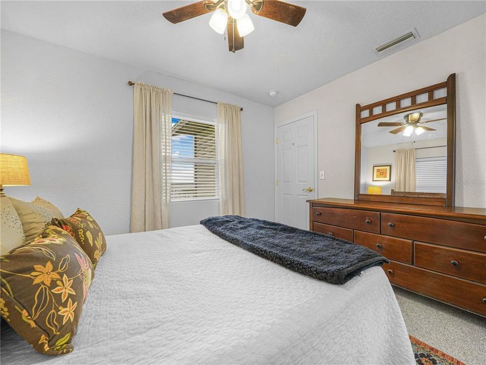 En Venta: $475,000 (4 camas, 2 baños, 2563 Pies cuadrados)