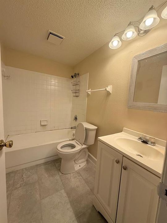 出租: $2,600 (4 贝兹, 2 浴室, 2112 平方英尺)